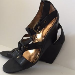 9 WEST BLACK  STRAPPY WEDGE SANDLE